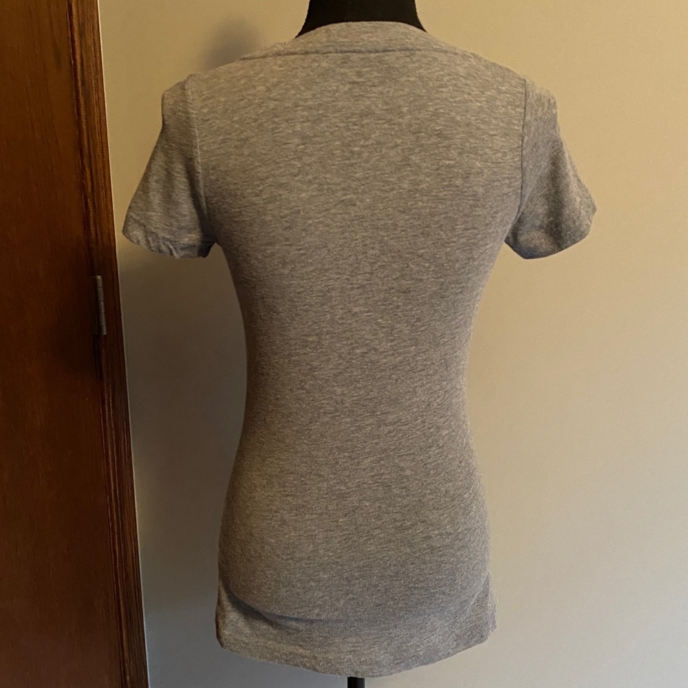 Deep V-Neck - Picture 3 of 3
